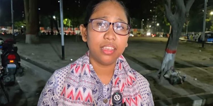 লাকীকে গ্রেপ্তারের দাবিতে উত্তাল ঢাবি