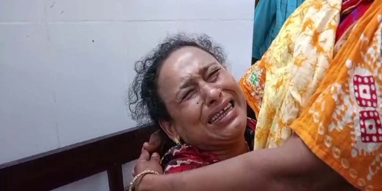 নড়াইলে আধিপত্যের জোরে আকরাম শেখ নামের এক প্রবাসীকে কুপিয়ে হত্যা