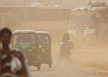 ছুটির দিনেও দূষণমুক্ত নয় ঢাকা