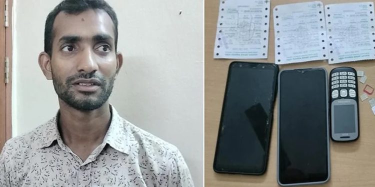 ১৩০টি ট্রেনের টিকিটসহ নৌবাহিনীর এক সদস্য আটক