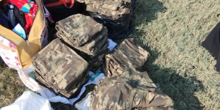 কক্সবাজারে ৬০ জোড়া আরাকান আর্মির পোশাকসহ তিনজন গ্রেপ্তার