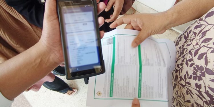 মাটি হচ্ছে অনেকের ঈদযাত্রা: টিকিট থাকা সত্ত্বেও গুনতে হচ্ছে জরিমানা