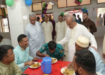 স্বরাষ্ট্র উপদেষ্টা ও আইজিপির রাজারবাগ পুলিশ লাইন্স পরিদর্শন