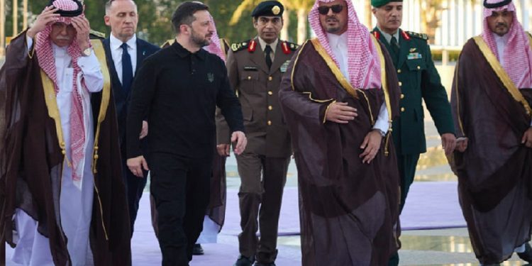 যুদ্ধবিরতি আলোচনায় অংশ নিতে সৌদি আরবে পৌঁছেছেন জেলেনস্কি, অংশ নিচ্ছে যুক্তরাষ্ট্রও