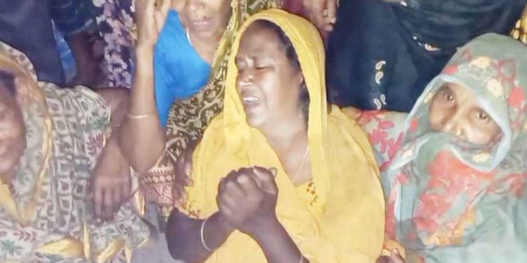 মাদারীপুরে ভ্যানচালককে গলাকেটে হত্যা, সন্দেহভাজন এক ব্যক্তি আটক
