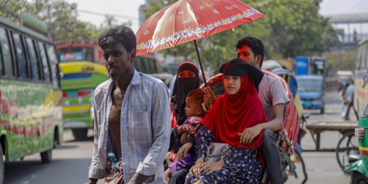 তাপমাত্রা বেড়ে বিপাকে রাজধানী ও আশপাশের অঞ্চলগুলো