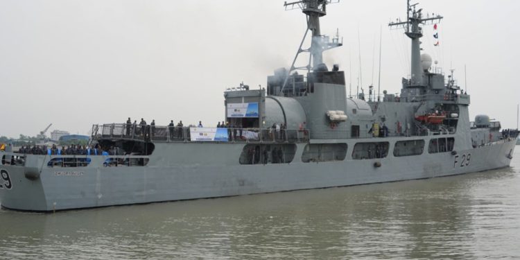 চট্টগ্রাম থেকে মিয়ানমারের উদ্দেশে রওনা হয়েছে নৌবাহিনীর ত্রাণবাহী জাহাজ