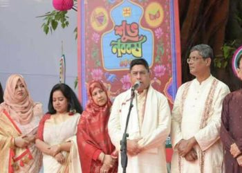 ঢাকেশ্বরী মন্দির পরিদর্শন করলেন সেনাবাহিনী প্রধান জেনারেল ওয়াকার-উজ-জামান