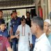 যুবলীগ নেতাকে গ্রেপ্তার করায় থানা ঘেরাও করেছে এলাকাবাসী