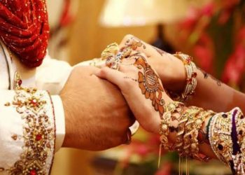 নববধূকে নামাজে যাচ্ছি বলে পালালেন স্বামী, স্বামীর সন্ধানে মৌলভীবাজারে নববধূ