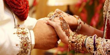 নববধূকে নামাজে যাচ্ছি বলে পালালেন স্বামী, স্বামীর সন্ধানে মৌলভীবাজারে নববধূ