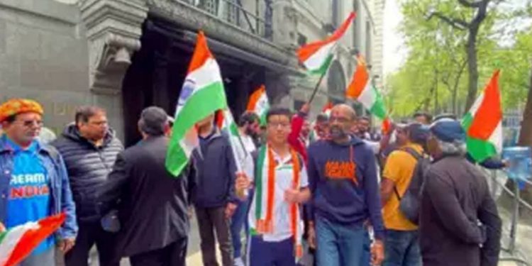 লন্ডনে পাকিস্তান হাইকমিশনে ভাঙচুর, গ্রেপ্তার ভারতীয় বংশোদ্ভূত