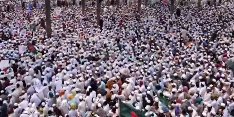 আওয়ামী লীগকে নিষিদ্ধসহ ১২ দফা ঘোষণা হেফাজতের
