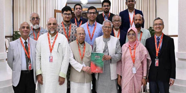 স্বাস্থ্য সংস্কার কমিশনের  চূড়ান্ত প্রতিবেদন জমা, রয়েছে সুপারিশ আসছে বড় পরিবর্তন