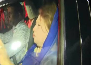 দুই পুত্রবধূকে সঙ্গে নিয়ে বাসা থেকে বের হলেন বেগম খালেদা জিয়া