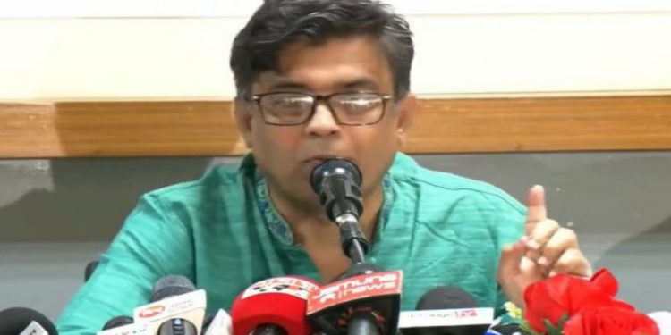 সাংবাদিকের বিরুদ্ধে হত্যা মামলার বিষয়ে দায়ী নয় সরকার: শফিকুল আলম