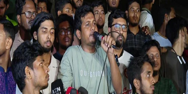 আসিফ নজরুল ও আলী ইমাম মজুমদারকে অপসারণসহ উপদেষ্টা পরিষদ পুনর্গঠনের দাবি