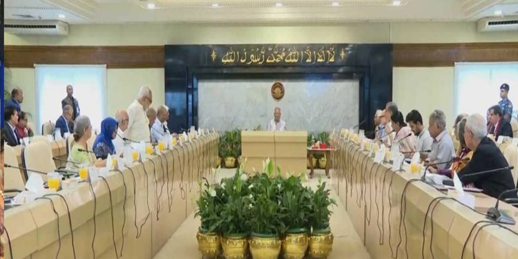 উপদেষ্টা পরিষদের বৈঠকে ২০২৫-২৬ অর্থবছরের প্রস্তাবিত বাজেট চূড়ান্ত  অনুমোদন