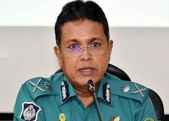 ডিএমপির সাবেক কমিশনার  হাবিবুর রহমানসহ চারজনকে ট্রাইব্যুনালে হাজির হতে পত্রিকায় বিজ্ঞপ্তির নির্দেশ
