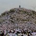 আরাফাতের ময়দানে দোয়া ও ইবাদতে সময় অতিবাহিত করছেন হাজিরা