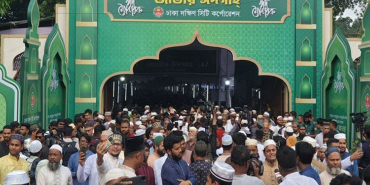 ত্যাগের মহিমায় সারাদেশে উদযাপিত হচ্ছে ঈদুল আজহা