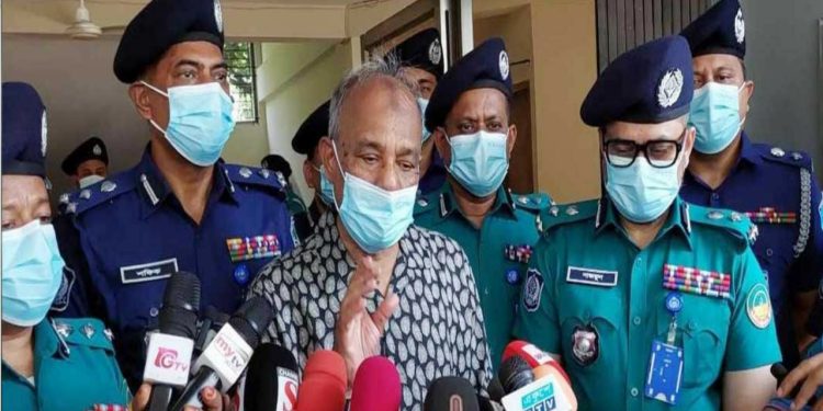 বিএনপির ভারপ্রাপ্ত চেয়ারম্যান তারেক রহমানের দেশে ফিরতে কোনো বাধা নেই: স্বরাষ্ট্র উপদেষ্টা