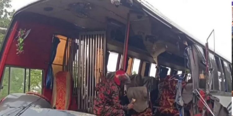 যাত্রীবাহী বাস ও ট্রাকের সংঘর্ষে নিহত- ৫,আহত- ১৫