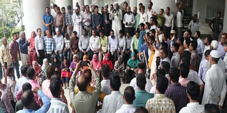 ১৪তম দিনে গড়ালো সচিবালয়ে কর্মচারীদের বিক্ষোভ