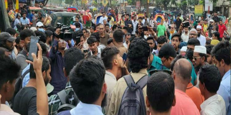 দাবি না মানলে আগামীকাল ঢাকা ব্লকেডের ঘোষণা শিক্ষার্থীদের