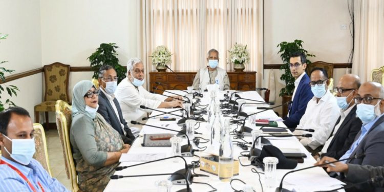 সরকারি সব প্রতিষ্ঠানের ছাদে সোলার প্যানেল বসানোর নির্দেশ দিয়েছেন প্রধান উপদেষ্টা