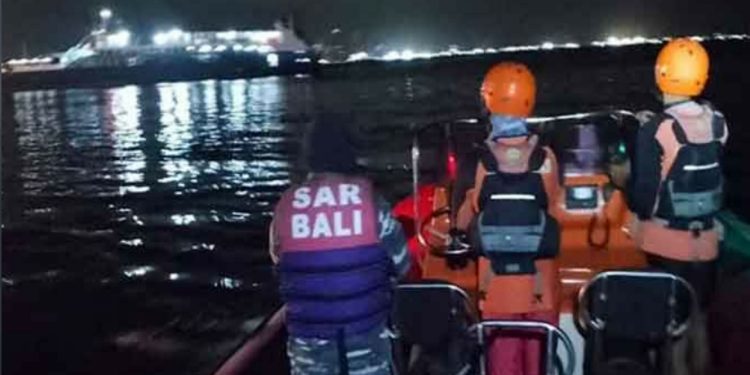 ইন্দোনেশিয়ায় ৬৫ আরোহী নিয়ে ডুবে গেছে ফেরি, নিখোঁজ- ৪৩