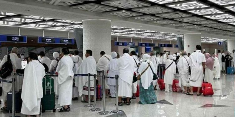 হজ শেষে দেশে ফিরলেন ৬৪ হাজার ৮৬৪ জন