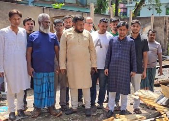 আগুনে পুড়ে যাওয়া ব্যবসা প্রতিষ্ঠান পরিদর্শনে গেলেন আকরামুল হাসান মিন্টু
