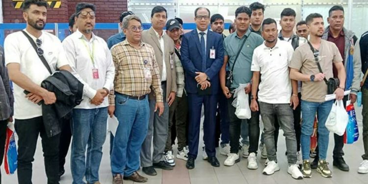 ইরান থেকে দ্বিতীয় ধাপে ফিরলেন আরও ৩২ বাংলাদেশি