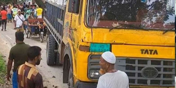 ট্রাক-অটোরিকশার সংঘর্ষে সিরাজগঞ্জে বাবা-ছেলে নিহত