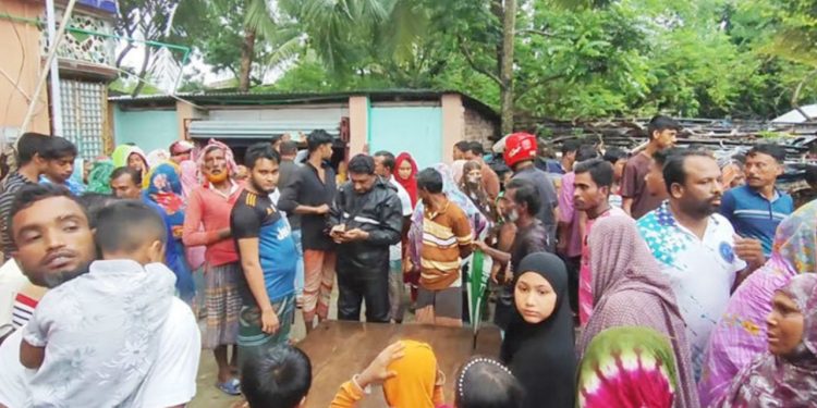 স্বামীর জীবন বাঁচাতে গিয়ে নিজের প্রাণ হারালেন