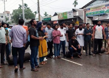 গোপালগঞ্জে এনসিপির ওপর হামলার ঘটনায় শেরপুরে বিক্ষোভ ও সড়ক অবরোধ