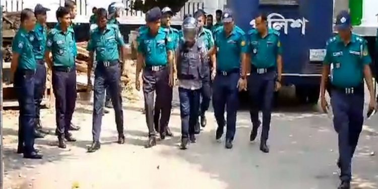 জুলাই গণহত্যা মামলায় সাবেক এমপি, মন্ত্রী ও পুলিশ কর্মকর্তাসহ ৩৯ আসামি ট্রাইব্যুনালে
