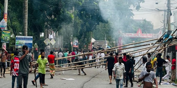 গোপালগঞ্জের সংঘর্ষে দায়ের ৮টি মামলা, আসামির সংখ্যা ৮ হাজারের বেশি, গ্রেপ্তার ৩১০ জন