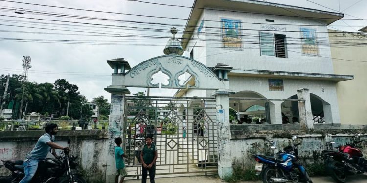গোপালগঞ্জে চলছে কবর থেকে লাশ তোলার প্রস্তুতি