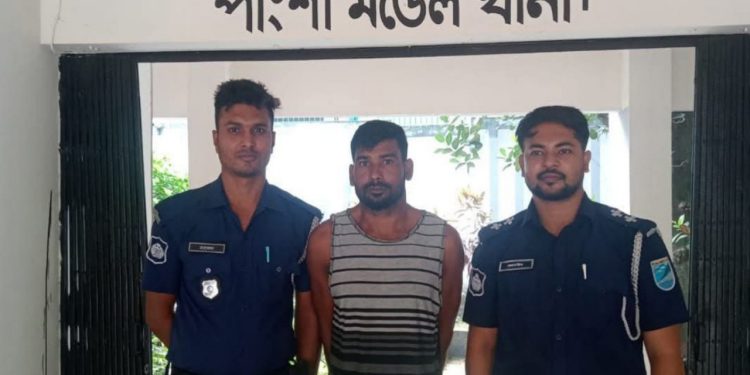পাংশায় অস্ত্র ও গুলিসহ এক যুবক আটক