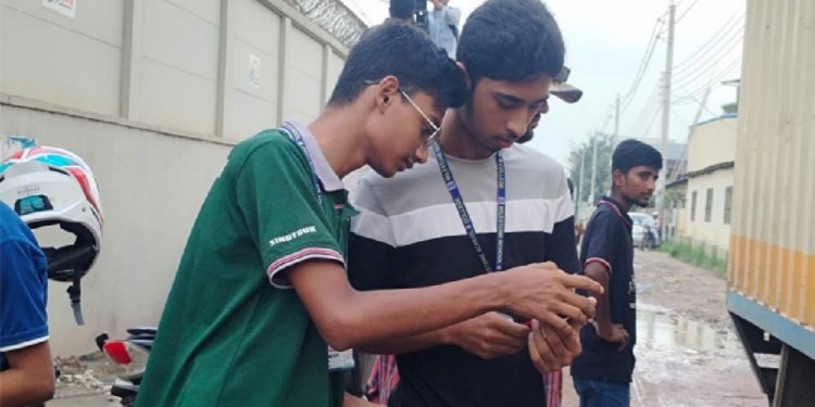 ফুয়াদ ও তার পরিবার নিখোঁজ, বন্ধুরা ছুটছে এক খোঁজে মরিয়া হয়ে