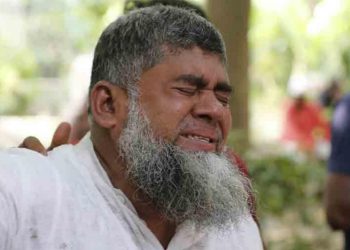 ক্যাম্পাস গেটে এখনও জমেছে নীরব চোখের জল