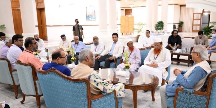 প্রধান উপদেষ্টার সঙ্গে ১৪ রাজনৈতিক দল ও জোটের বৈঠক