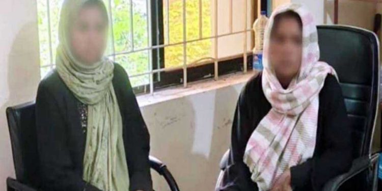 সিএনজিতে যাত্রী সেজে স্বর্ণের চেইন ছিনতাই, ধরা পড়লো দুইজন