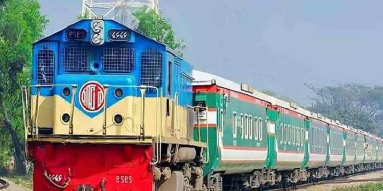 জুলাই ঘোষণাপত্র পাঠ উপলক্ষে দেশের বিভিন্ন প্রান্ত থেকে ঢাকায় ছুটে আসছে আট জোড়া বিশেষ ট্রেন