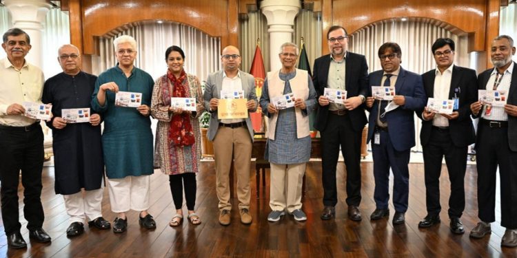 গণ-অভ্যুত্থান দিবসে স্মারক ডাকটিকিট উন্মোচন করলেন প্রধান উপদেষ্টা