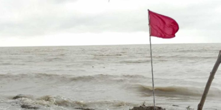 বঙ্গোপসাগরে লঘুচাপের কারণে সমুদ্র বন্দরে ৩ নম্বর সতর্কতা জারি