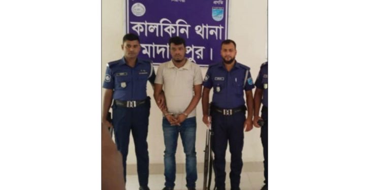 যৌনপল্লীতে তরুণী বিক্রির অভিযোগে ১০ মামলার পলাতক আসামি আটক