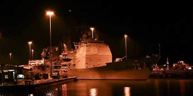 ভেনেজুয়েলা উপকূলে যুদ্ধজাহাজ অবস্থান, পানামা খাল অতিক্রম করল মার্কিন নৌবহর